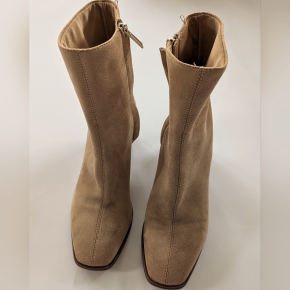 Ankle-high Boots With Block Heel - Picture 7 of 9